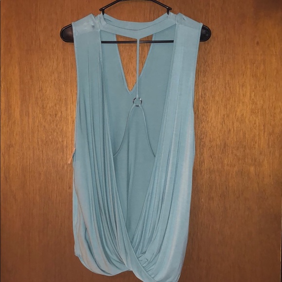 Keyhole Top - Picture 2 of 2